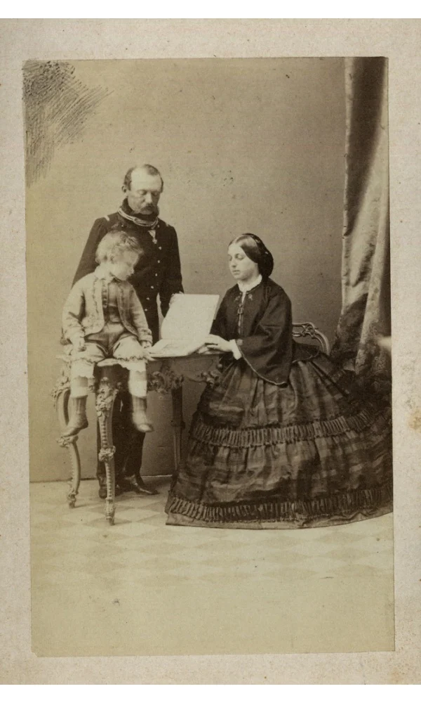 Náhledový obrázek předmětu Fotografie Karla Skrbenského z Hříště (1826–1866) s manželkou Josefinou a synem Maxmiliánem
