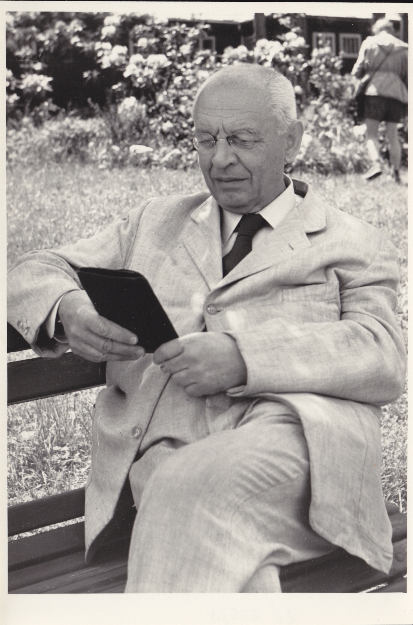 Náhledový obrázek Fotografie - Prof. Ferdinand Pax na návštěvě Slezského ústavu - 9