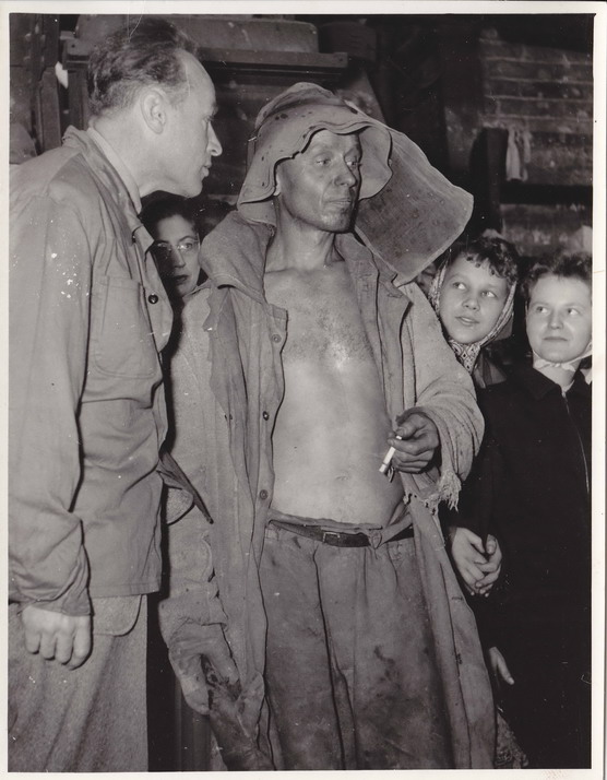 Náhledový obrázek Fotografie - pracovníci SÚ na exkurzi, 1960 - 4