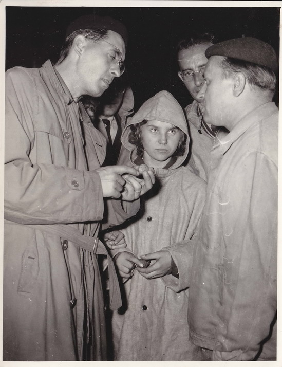 Náhledový obrázek Fotografie - pracovníci SÚ na exkurzi, 1960 - 9